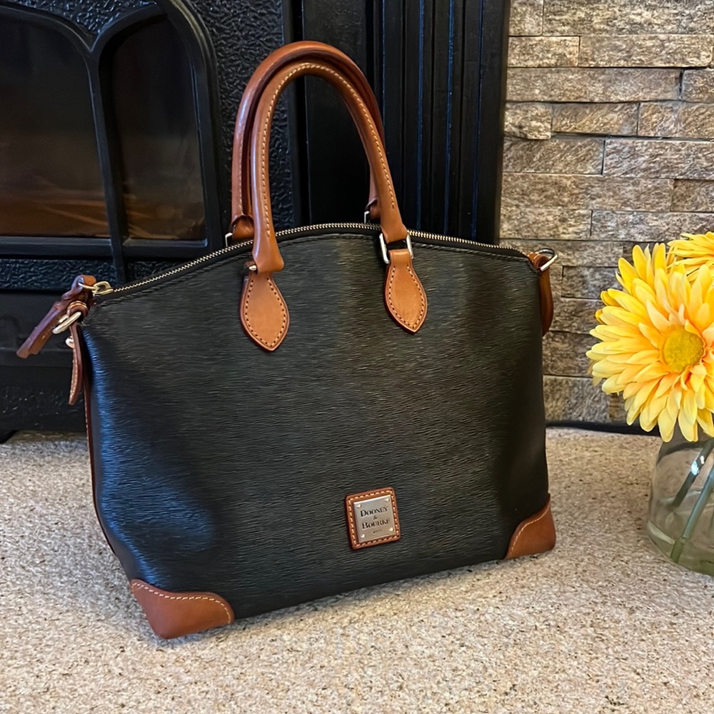 Dooney and Bourke Black Satchel - Good Used Condition 🌺